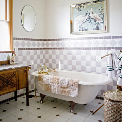 Old Fashioned Claw Foot Tub - The Gite Photo by Steve Scardina.