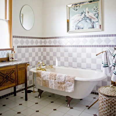 Old Fashioned Claw Foot Tub - The Gite Photo by Steve Scardina.